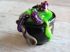 witches_brew_cauldron_polymer_clay_halloween_by_thepetiteshop-d5gx1zh - Copie.jpg