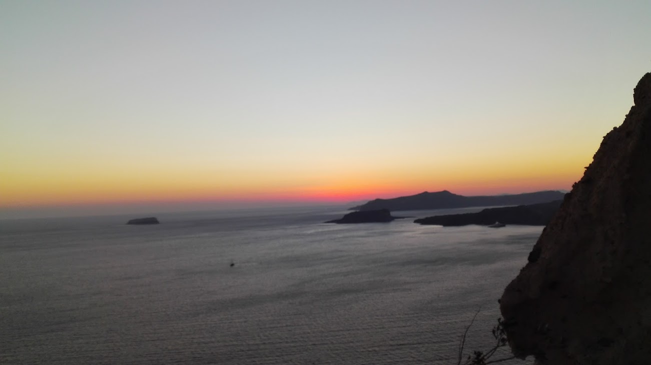 Coucher de soleil sur la mer Egée - Santorin (île des Cyclades grecques) - 15 juillet 2018