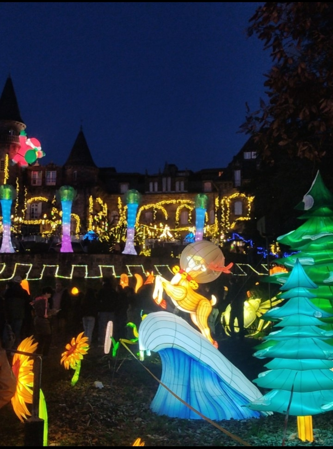 Il grimpe, le père Noël